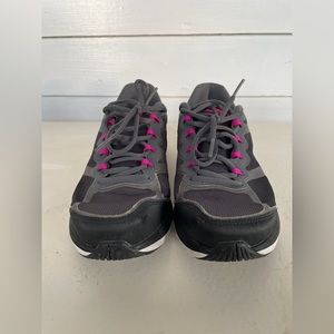 Grey/Pink Nike Dual Fusion Run 3 Runners